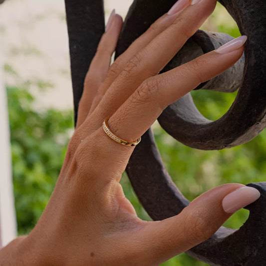 Anillo Oro 18 Quilates Con Zirconitas Linea
