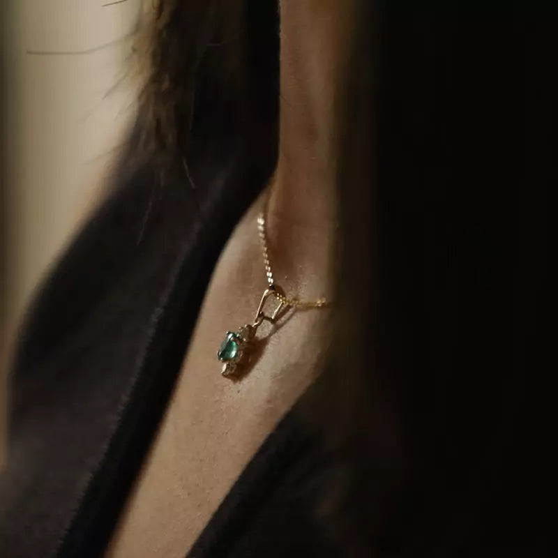 Colgante Oro 18 Quilates Rosette Diana Esmeralda