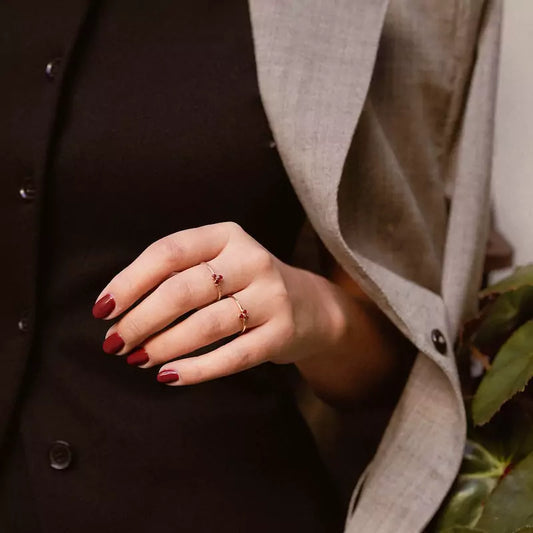 Anillo Oro 18 Quilates Trenzado Triple Garra Rubí