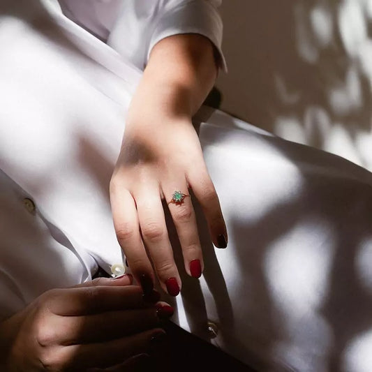 Anillo Oro 18 Quilates Rosette Diana Esmeralda