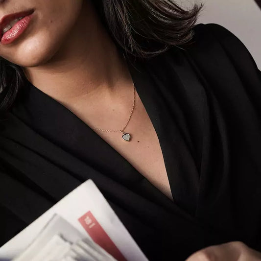 Colgante Oro 18 Quilates Corazón de Nácar