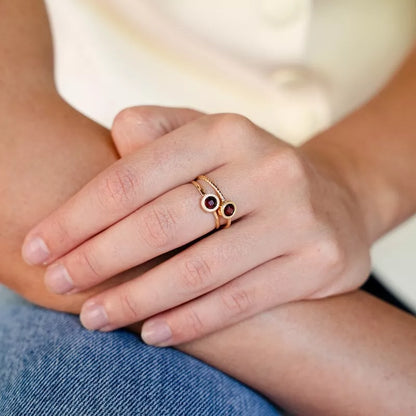 Anillo Oro 18 Quilates Liso Circum Granate