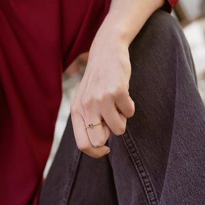 Anillo Trenzado Triple Garra Zafiro, Rubí y Esmeralda